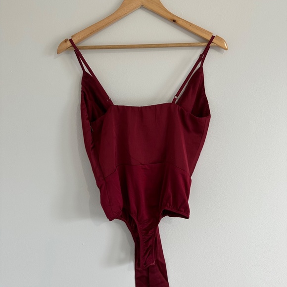 Showpo red satin bodysuit US size 4 - Picture 4 of 5